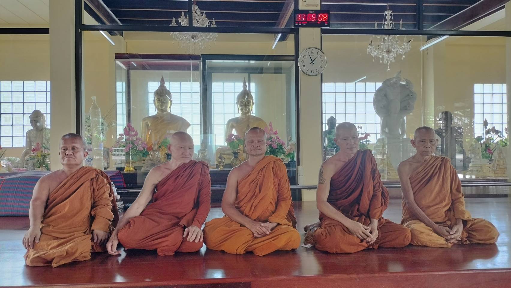 วัดศรีสว่างแดนดิน