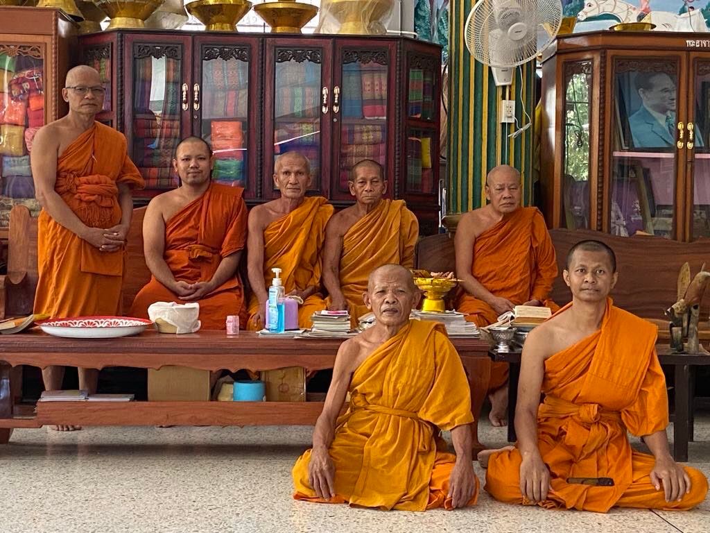 วัดสระสี่เหลี่ยม