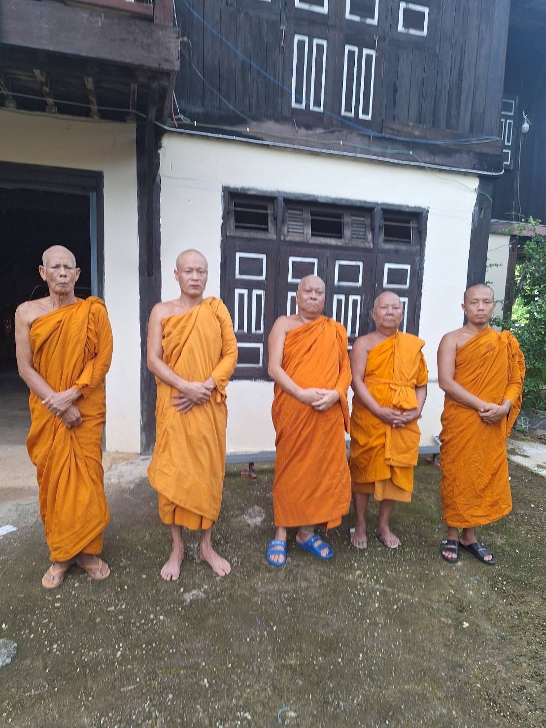วัดบ้านไร่